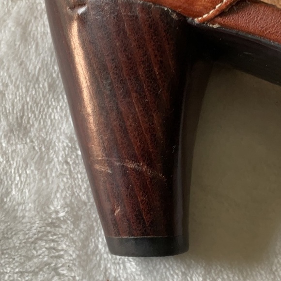 Indigo Brown Sandals with Classic Design - Picture 3 of 5